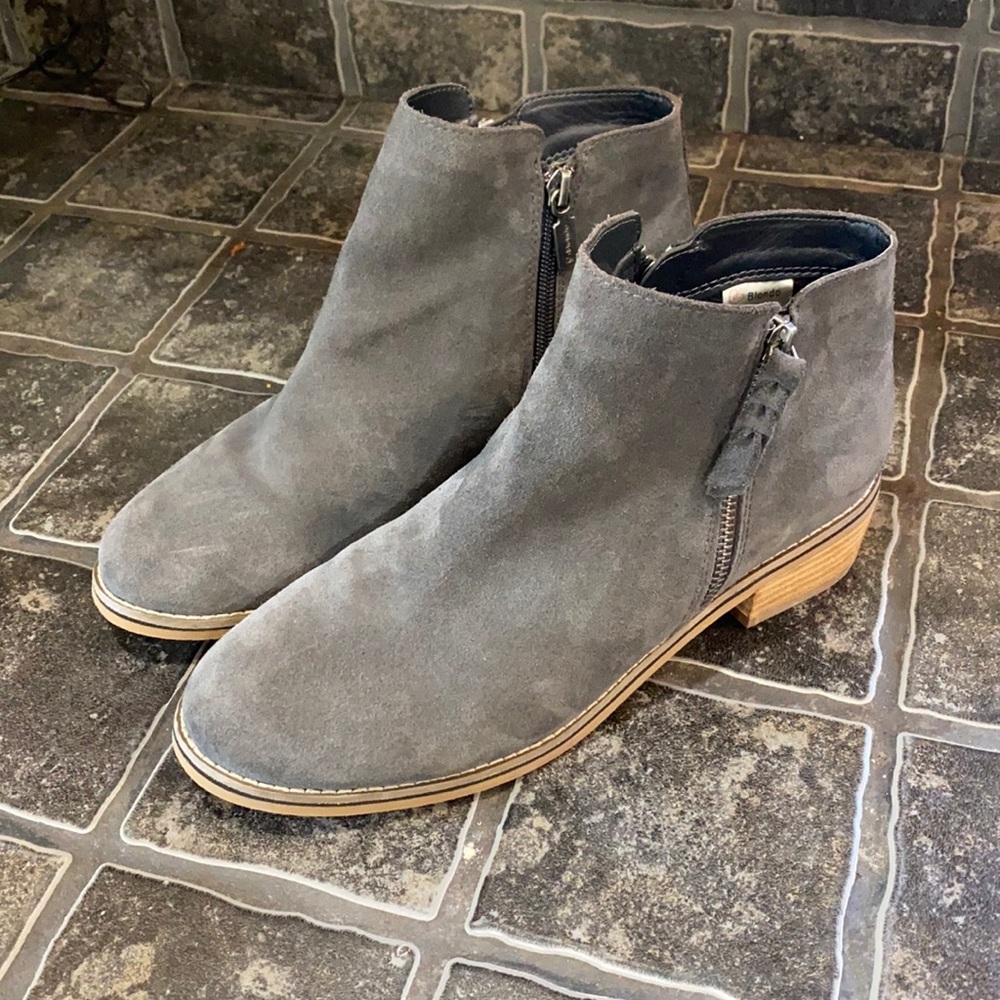 Blondo size 9.5 Gray Suede